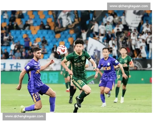 今晚激战即将开场，球迷热议两队实力对决精彩瞬间